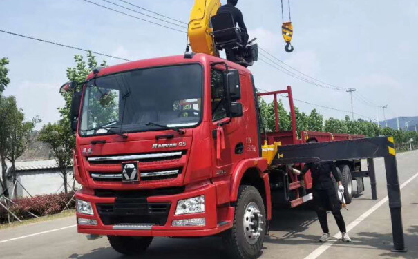 蛟河物流公司運輸車